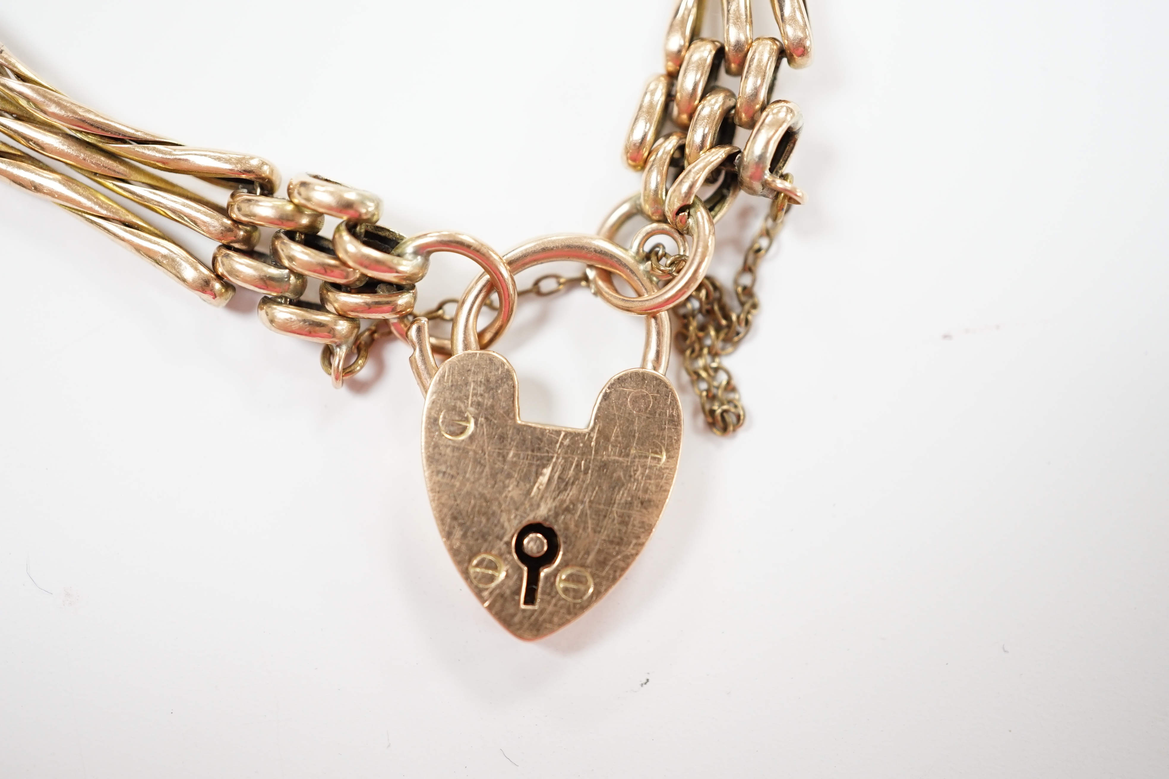 A 9ct gate link bracelet, with heart shaped padlock clasp, 18cm, 10.3 grams.
